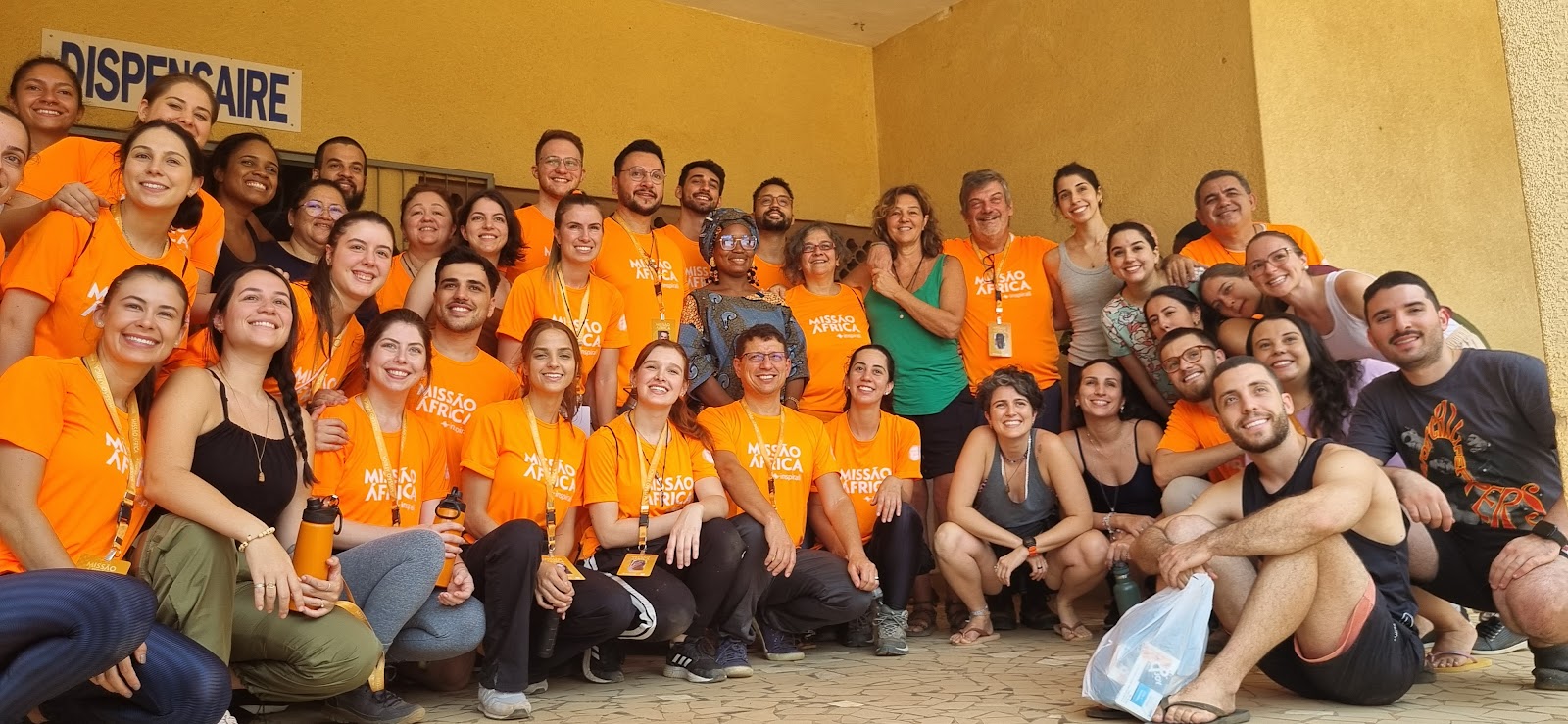 Equipe reunida na missão em Benin